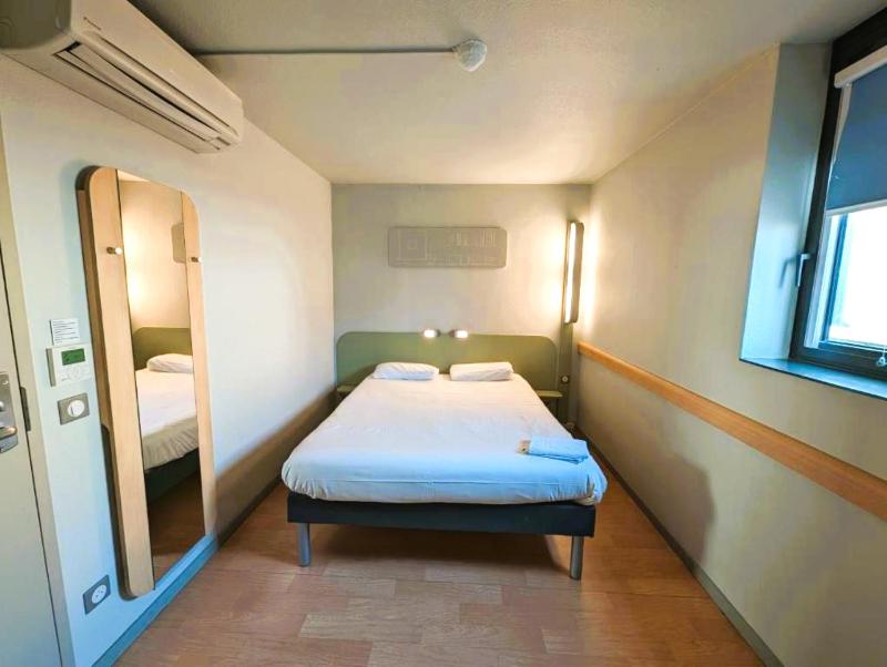 Standard Double Room image 2