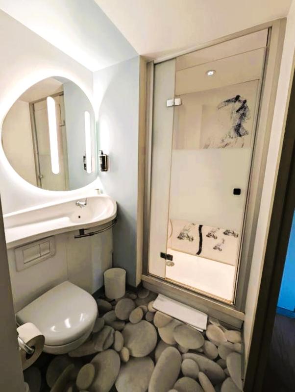 Triple Room with One Double Bed and One Bunk Bed image 1