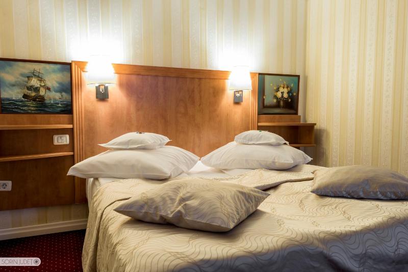 Standard Double Room image 3