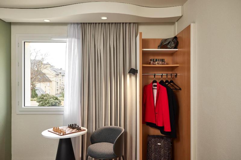Twin Room image 2