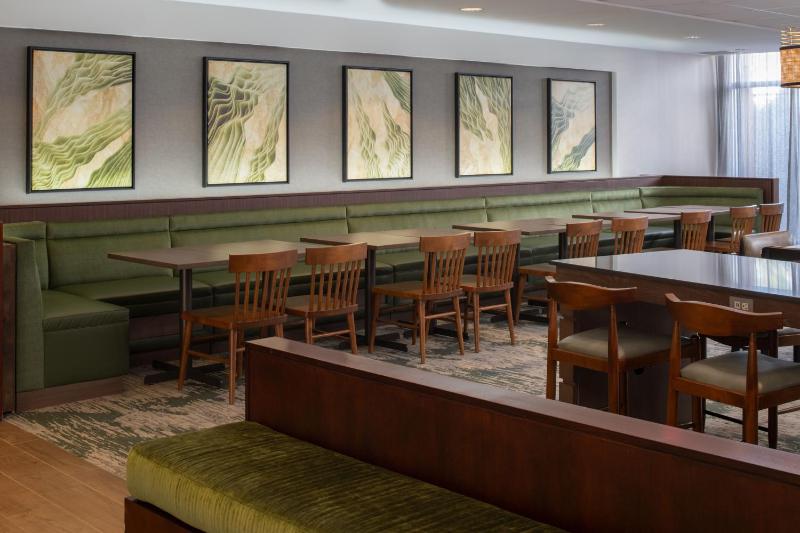 Fairfield Inn & Suites by Marriott Tampa Westshore/Airport - image 17