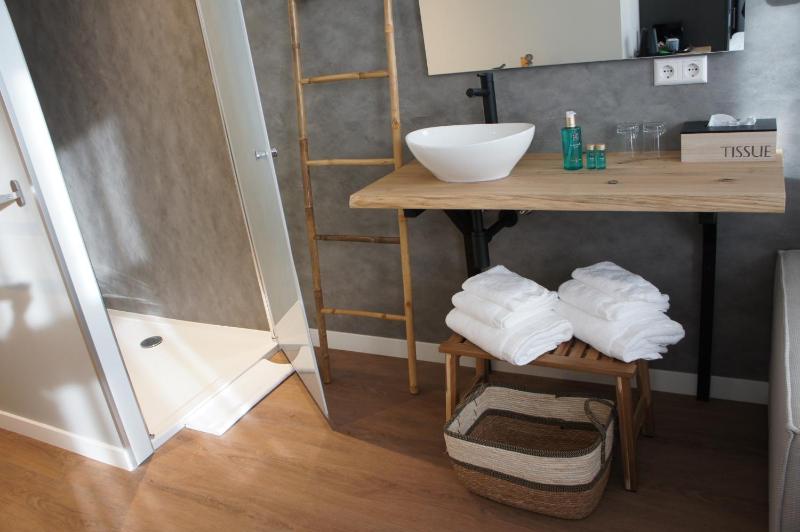 Deluxe King Suite image 2