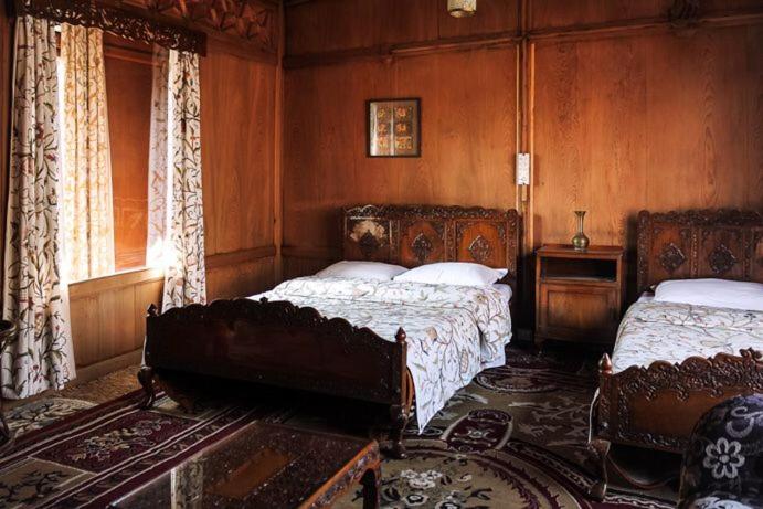 OMAR KHAYYAM HOUSEBOAT Retreat - image 5