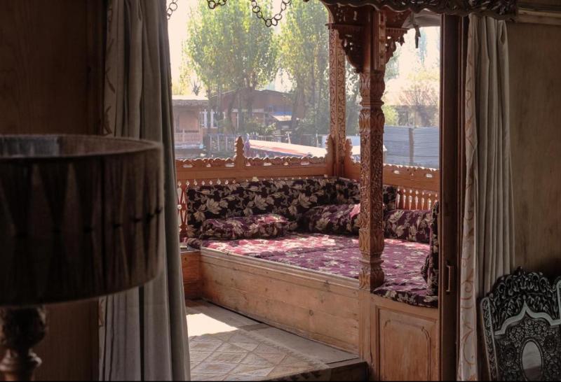 OMAR KHAYYAM HOUSEBOAT Retreat - image 6