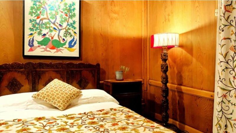 OMAR KHAYYAM HOUSEBOAT Retreat - image 2