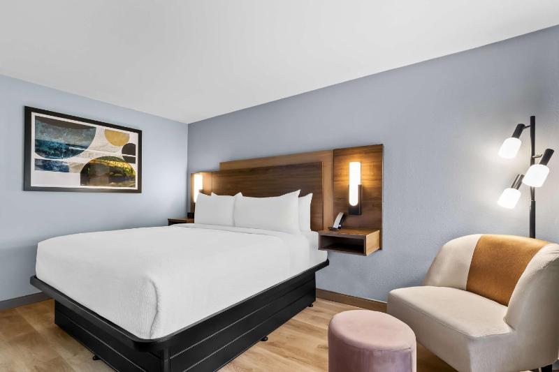 King Room - Non-Smoking image 4