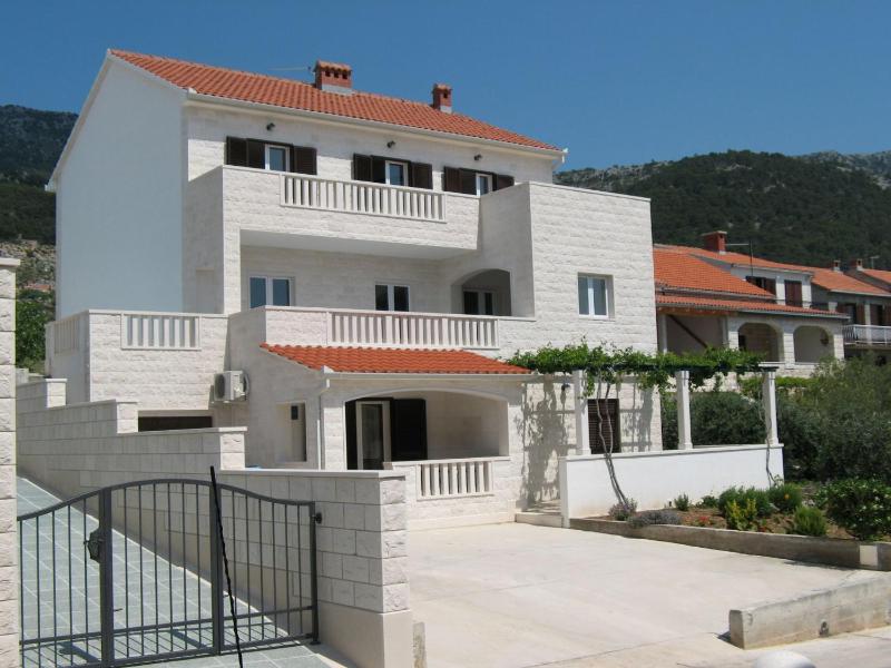 Apartment Nikola M - image 1