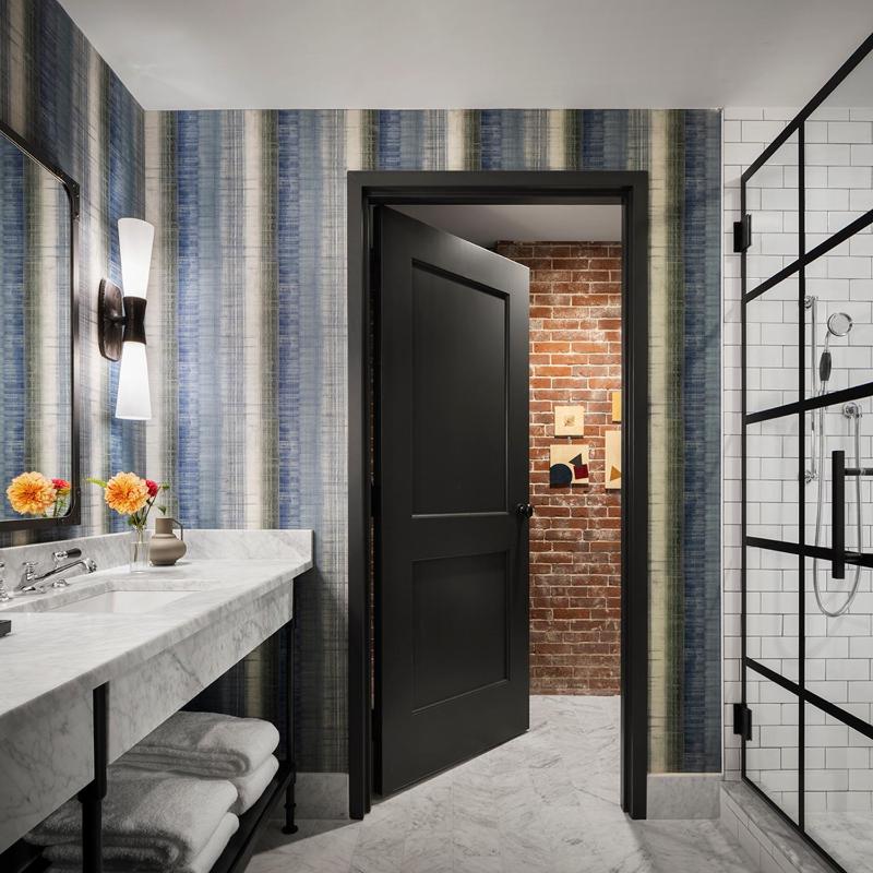 Deluxe Queen Room image 3