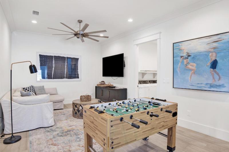Seaside East 12 Bdrm 115 Bath Private Pools Sleeps 36 - image 14