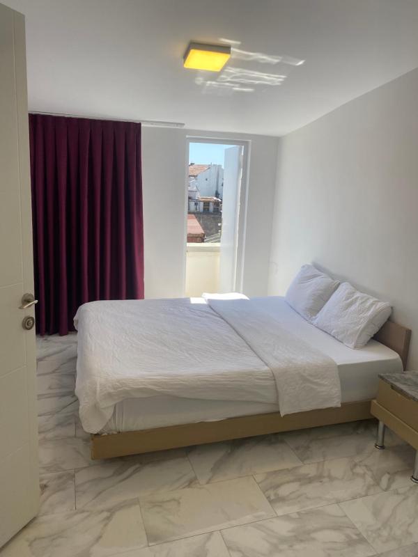 Deluxe Room (2 Adults + 1 Child) image 1