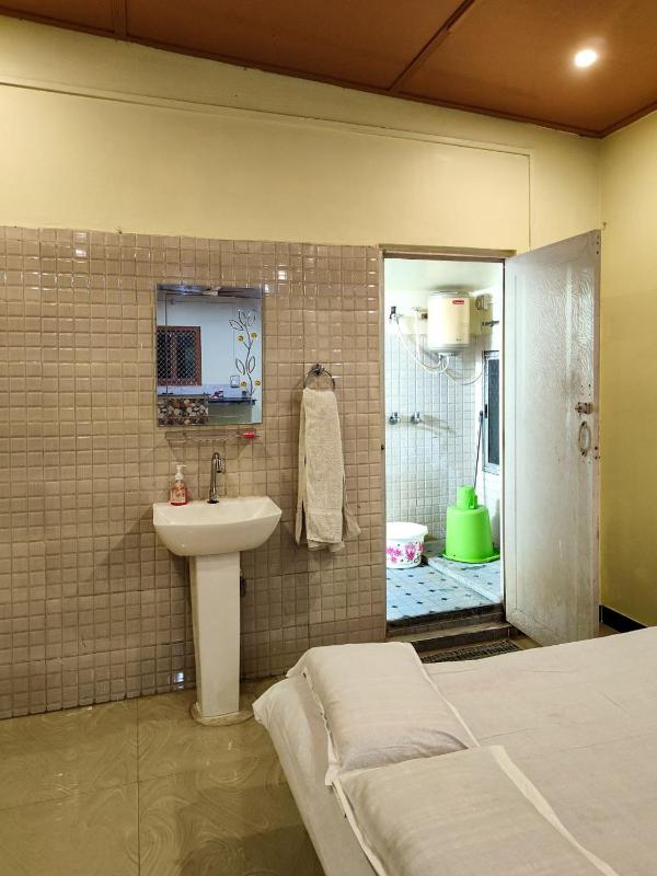 Tulip Inn - 2BHK Rooftop AC Near Kamakhya - image 4