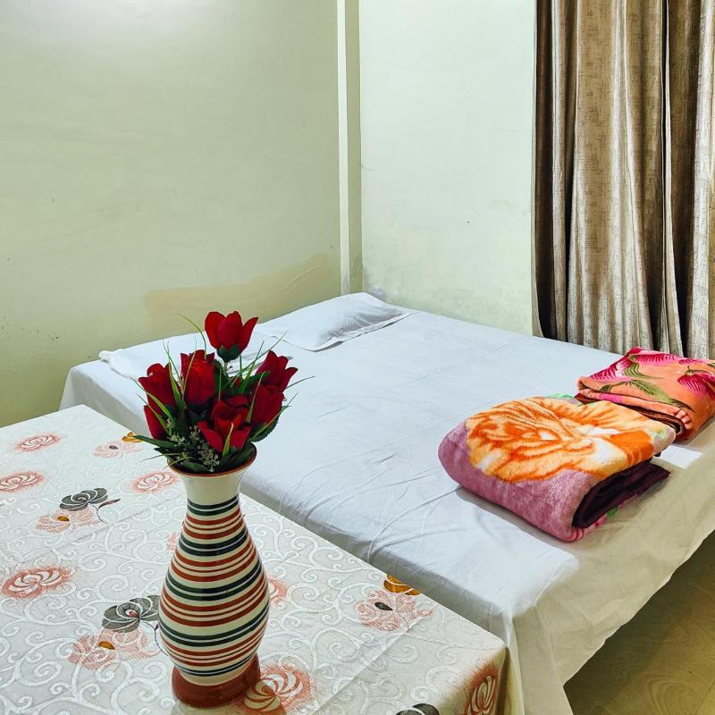 Tulip Inn - 2BHK Rooftop AC Near Kamakhya - image 7