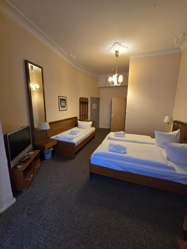 Triple Room image 2