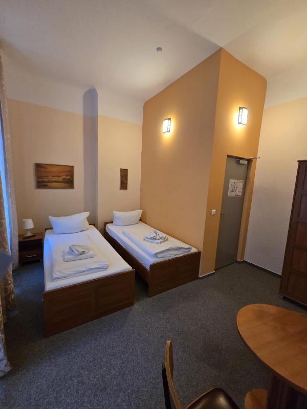 Double or Twin Room image 4