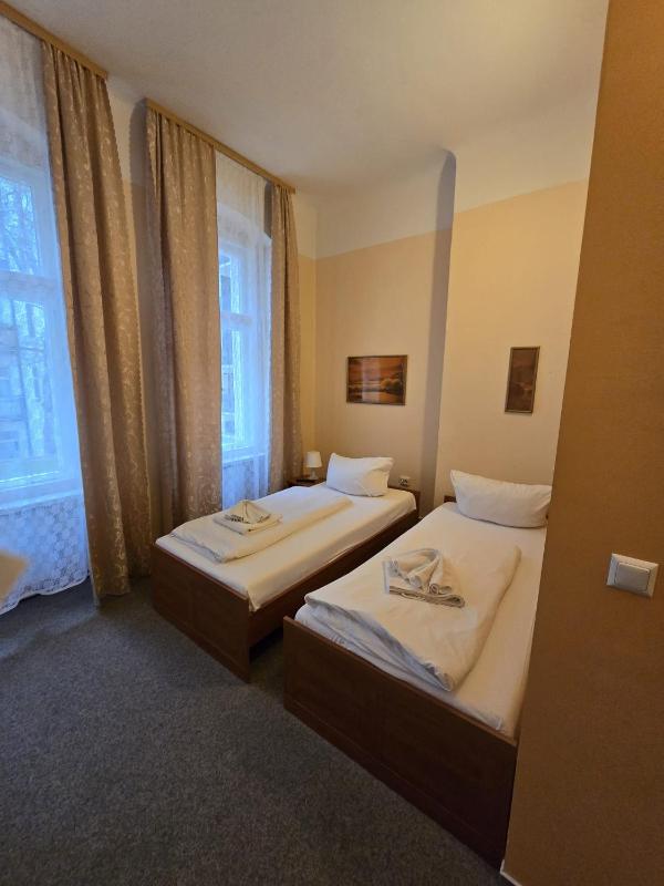 Double or Twin Room image 3
