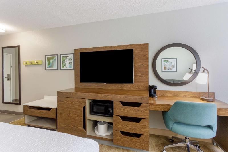 King Room with Sofa Bed and Study - Non-Smoking image 2