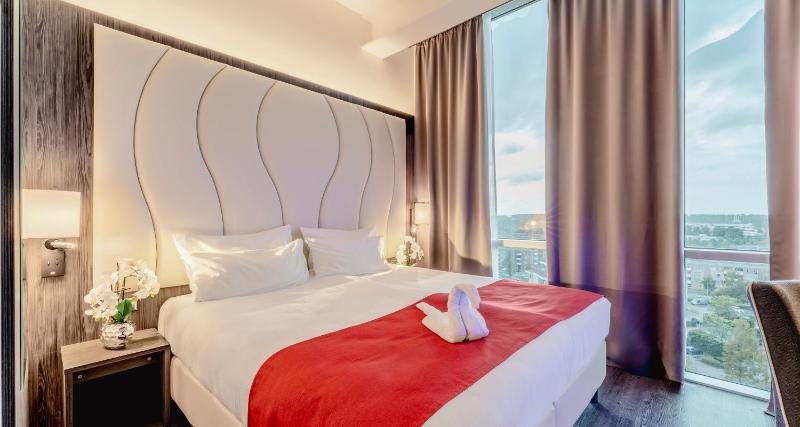 Double Room with Two Single Beds image 1
