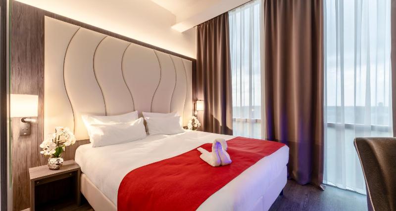 Double Room with Two Single Beds image 4