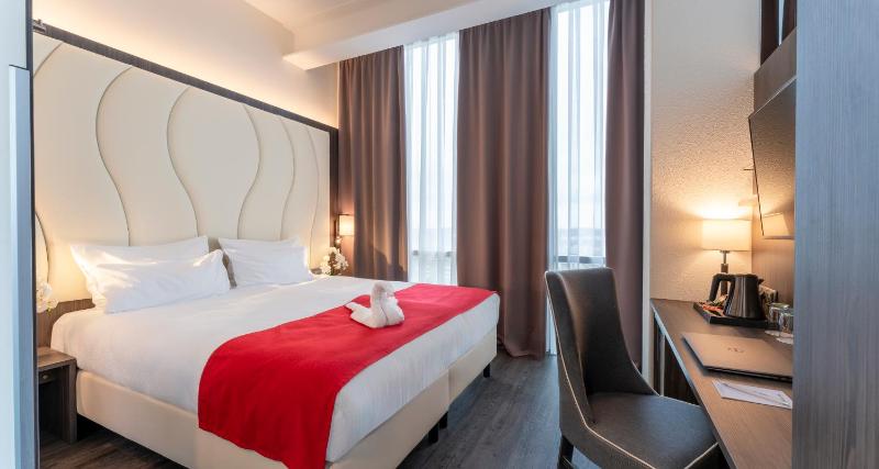 Double Room with Two Single Beds image 3
