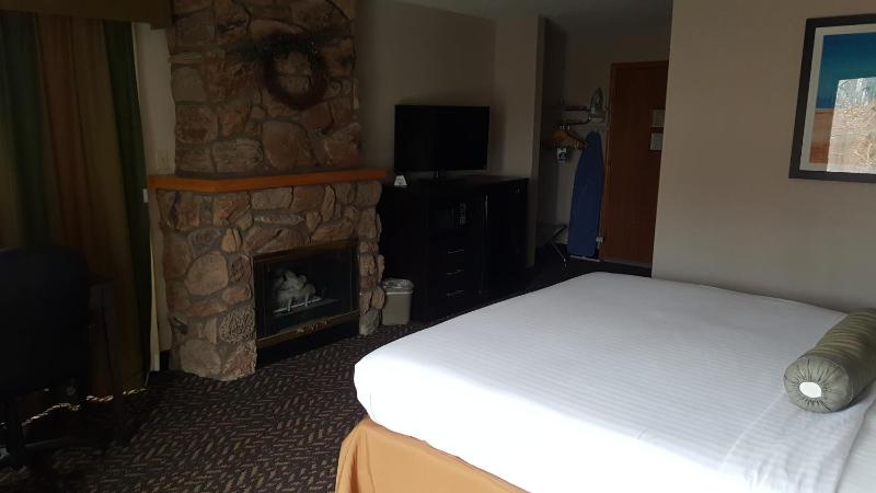 King Room with Fireplace image 4