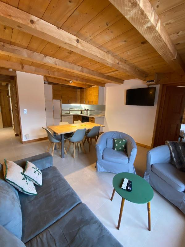 Two-Bedroom Apartment with Mountain View image 1