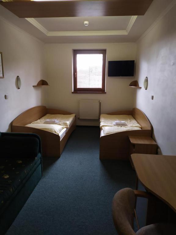 Deluxe Twin Room image 3