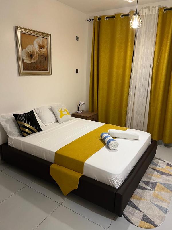 Cosy 3 Bedroom apartment with pool AC washing machine hot water n near mall - image 3