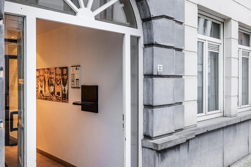 One-Bedroom Apartment image 4