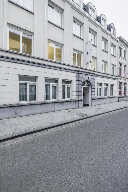 One-Bedroom Apartment image 3