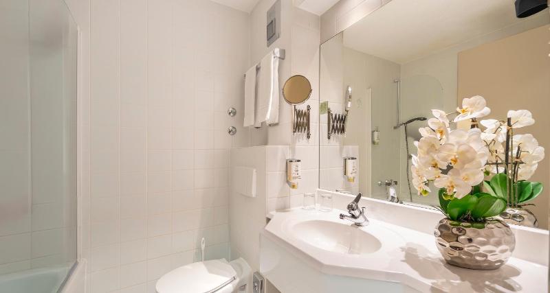 Standard Double Room image 3
