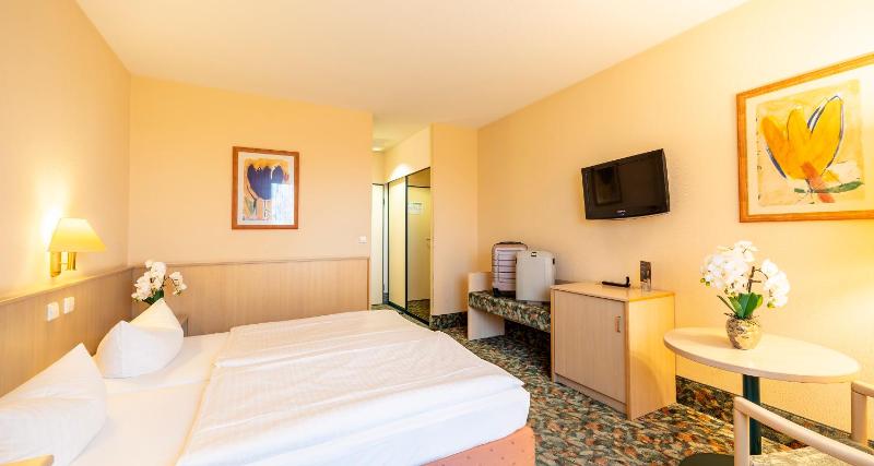 Economy Double Room image 4