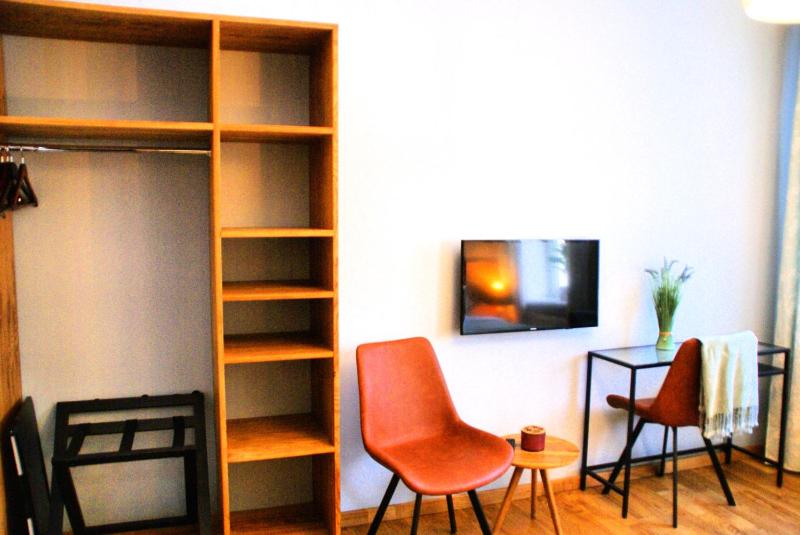 Twin Room image 3