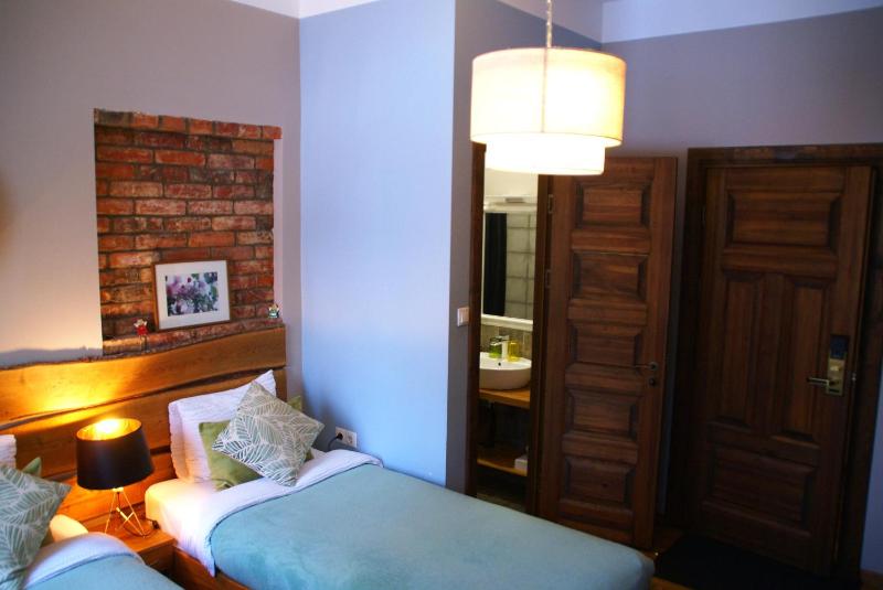 Twin Room image 2