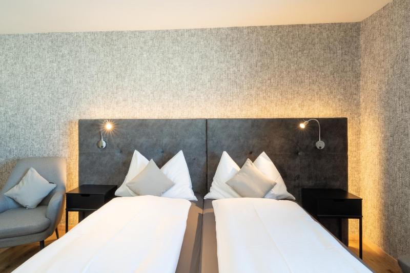 Standard Double Room image 3