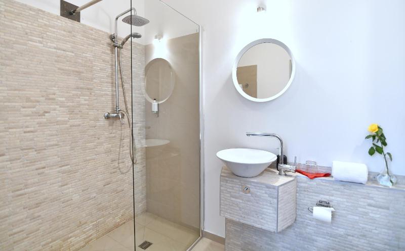 Standard Single Room image 4