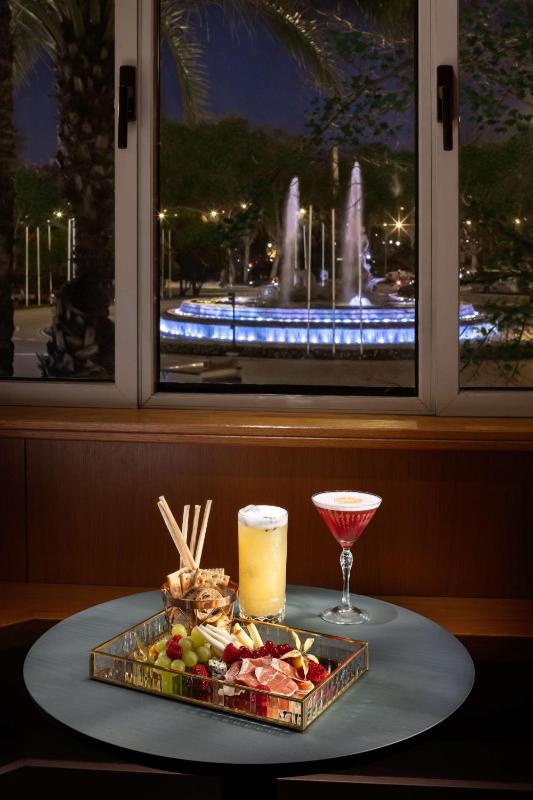 Premium Room with Prado View image 4