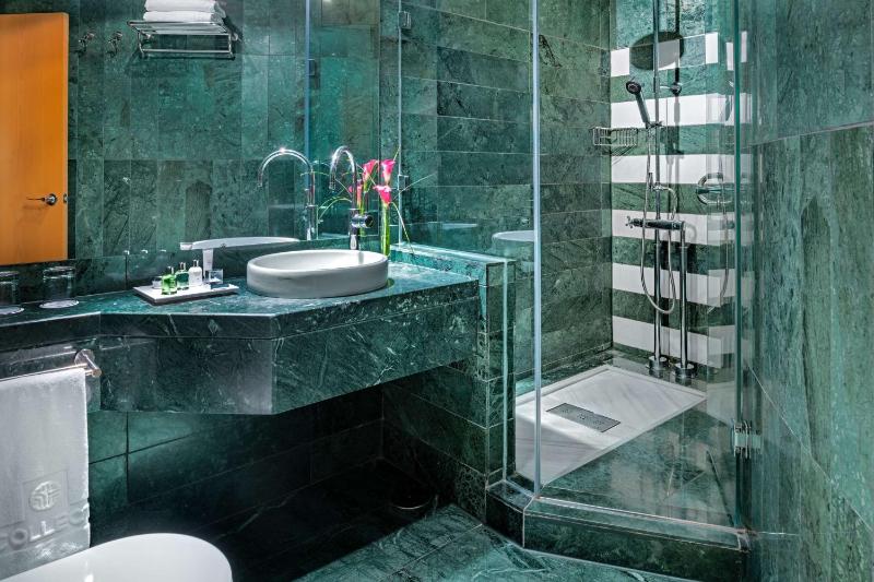 Superior Room with Courtyard View image 2