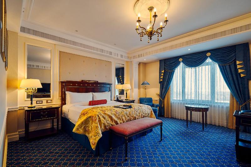 Deluxe Double Room with River View image 4