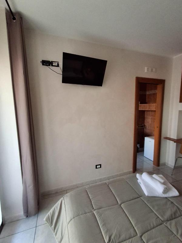 Single Room with Private Bathroom image 4