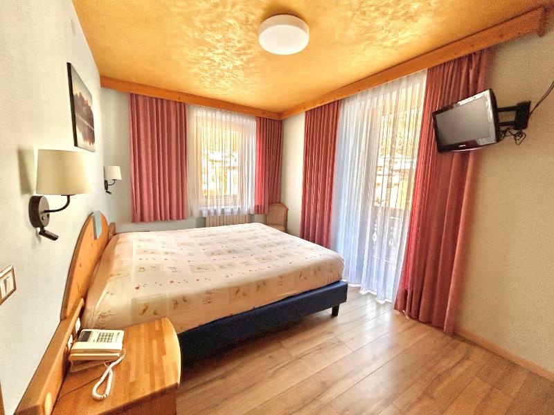 Superior Double Room with Mountain View image 3