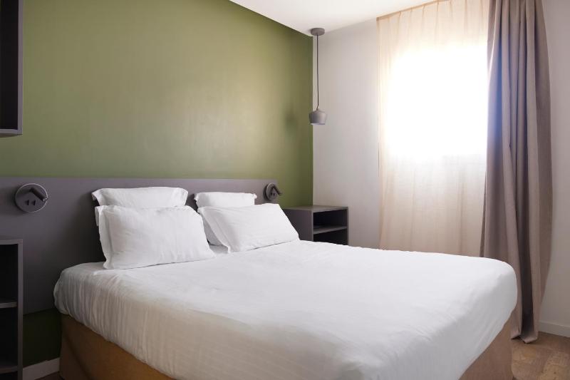 Double Room image 4