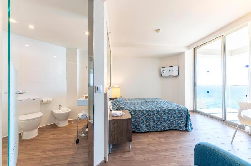 Double Room with Sea View (1 Adult) image 4