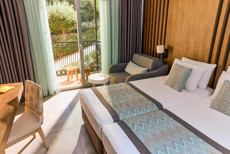 Standard Double Room with Balcony image 1