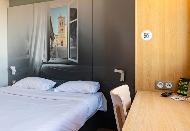 Double Room - Non-Smoking  image 3
