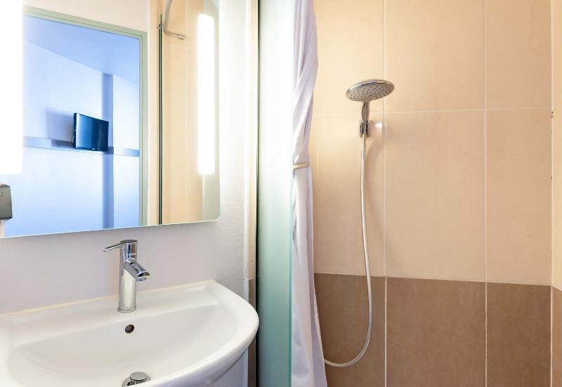 Double Room - Non-Smoking  image 4