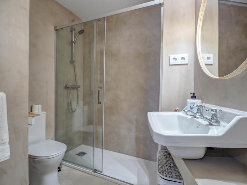 Red Velvet Apartment by Hello Homes Sitges - image 17