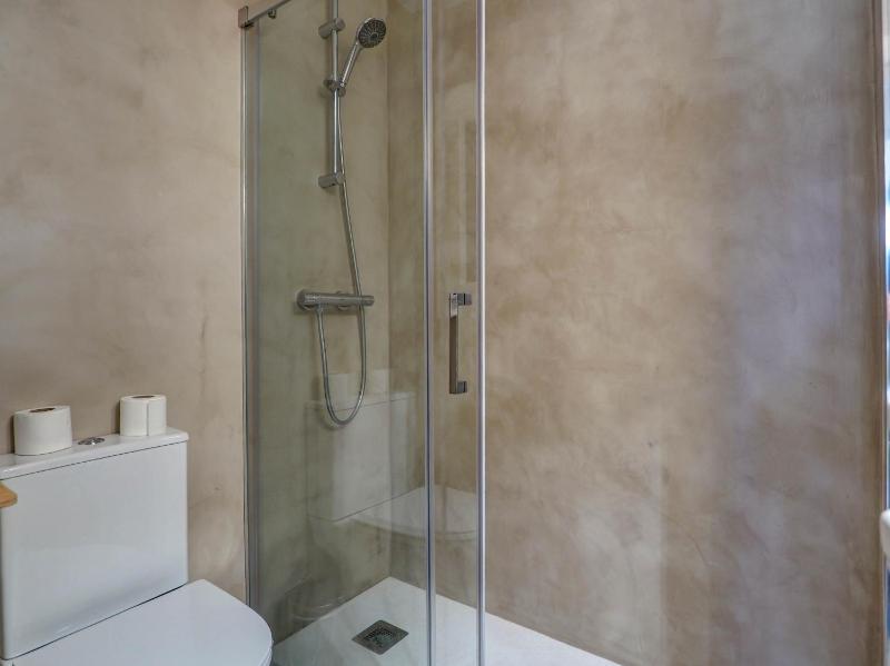 Red Velvet Apartment by Hello Homes Sitges - image 20