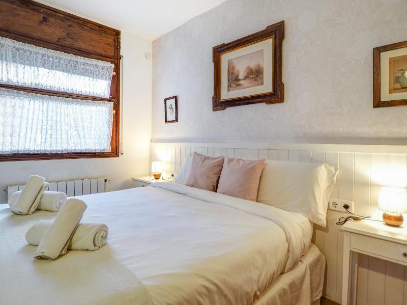 Red Velvet Apartment by Hello Homes Sitges - image 16