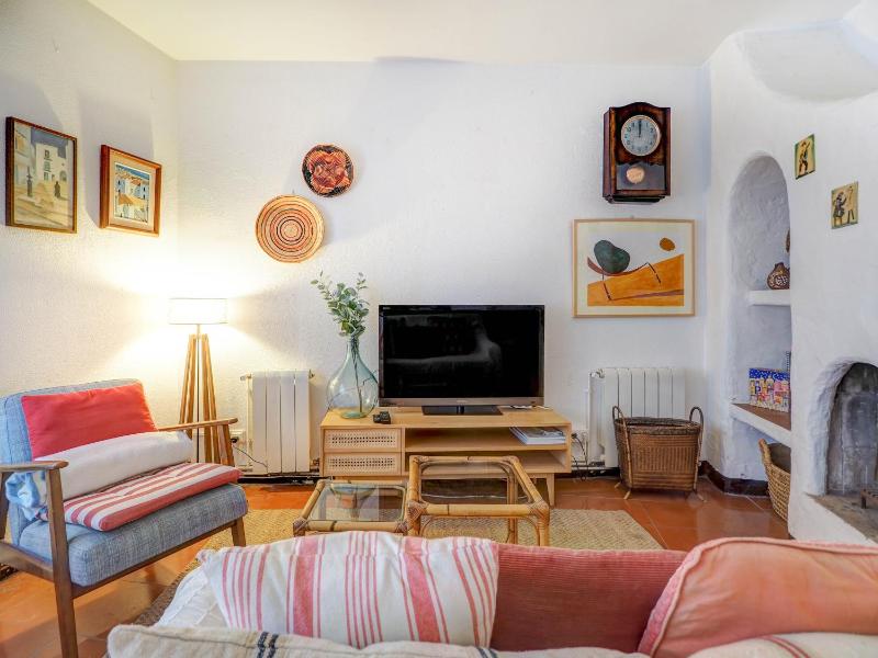 Red Velvet Apartment by Hello Homes Sitges - image 10