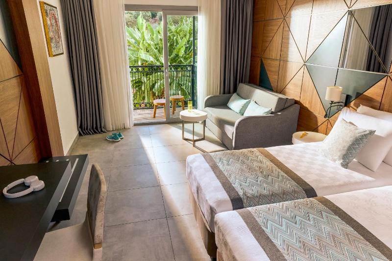 Large Double Room image 1